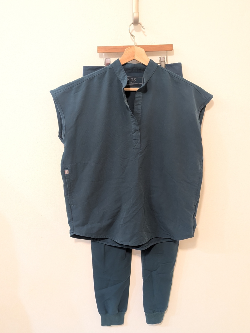 FIGS Women's Teal Cap-Sleeve Tunic Rafaela Scrubs Jogger Set Size XS Tall